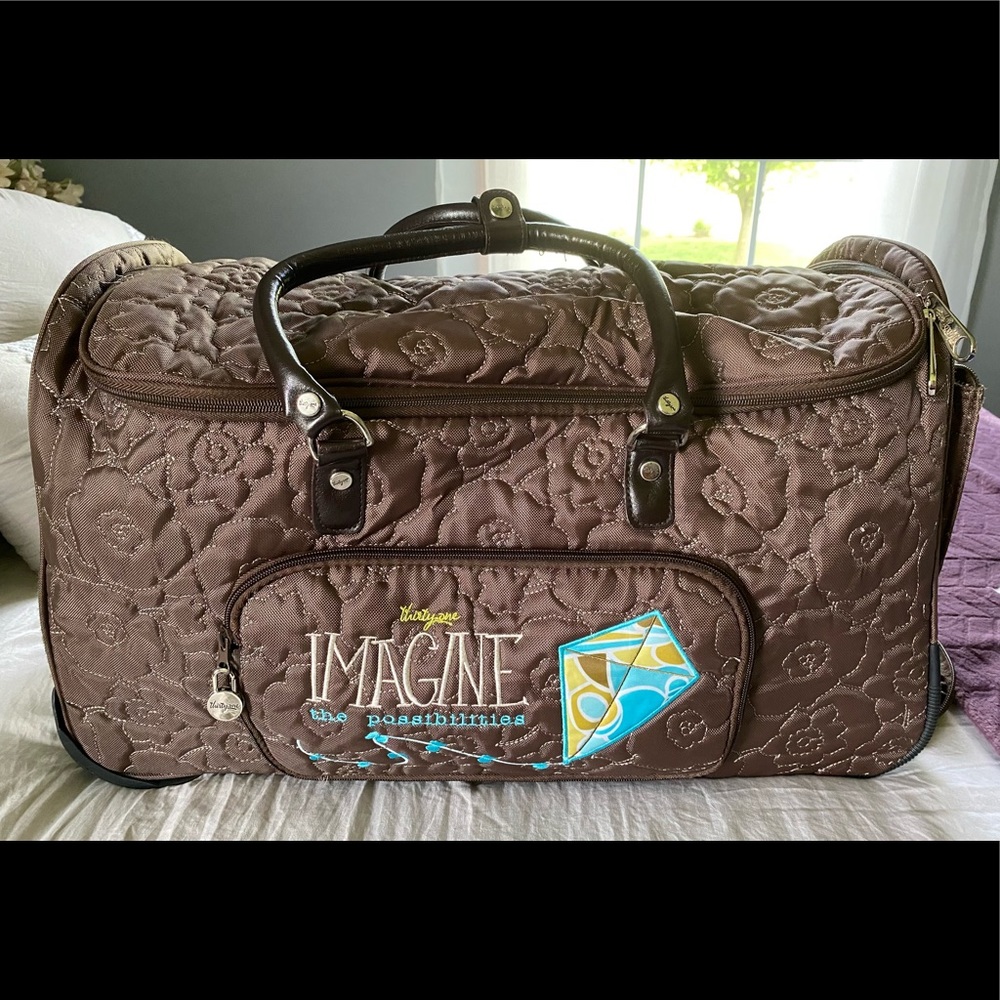 Thirty-one rolling luggage (Conference exclusive)